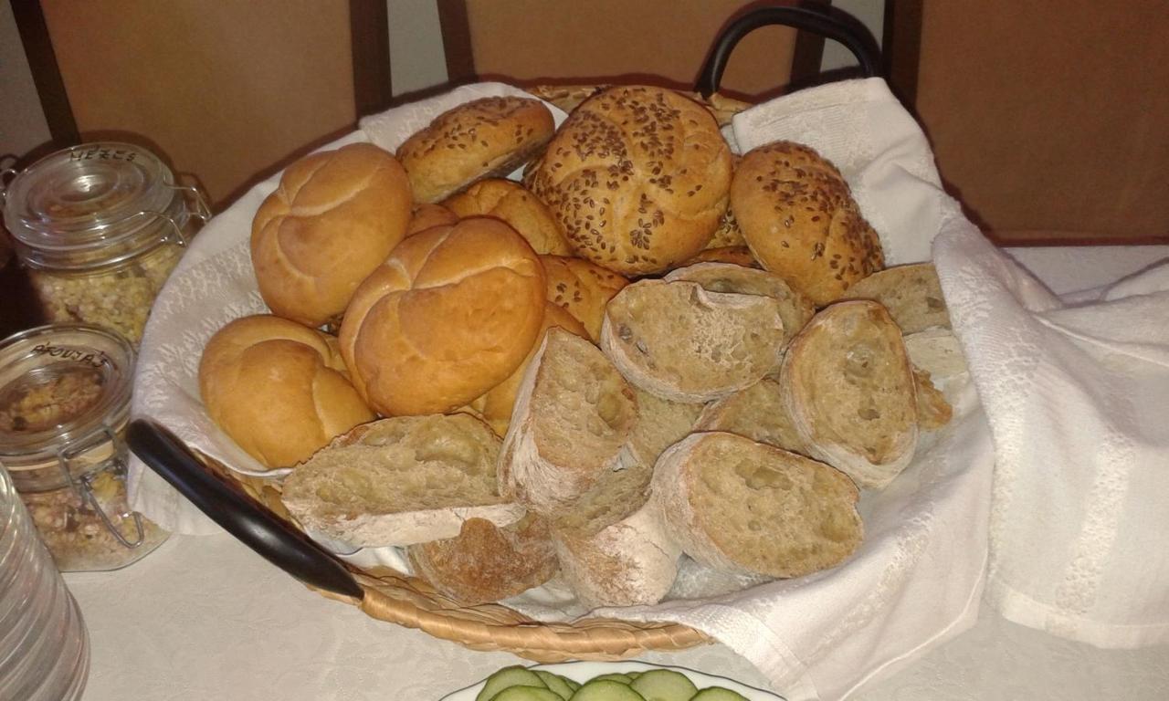 Hotel Tiffan'S Pinceszet Es Panzio Villány Zewnętrze zdjęcie