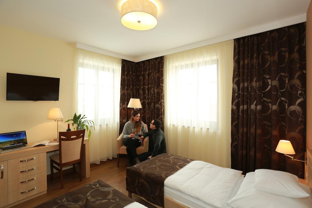 Hotel Tiffan'S Pinceszet Es Panzio Villány Pokój zdjęcie