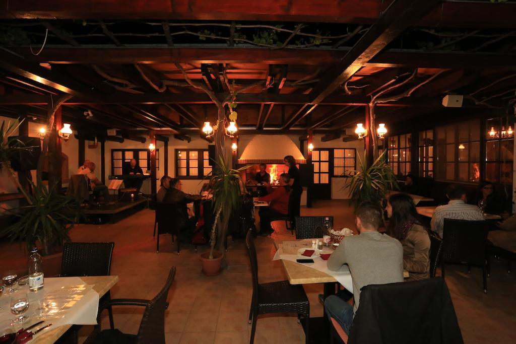 Hotel Tiffan'S Pinceszet Es Panzio Villány Zewnętrze zdjęcie