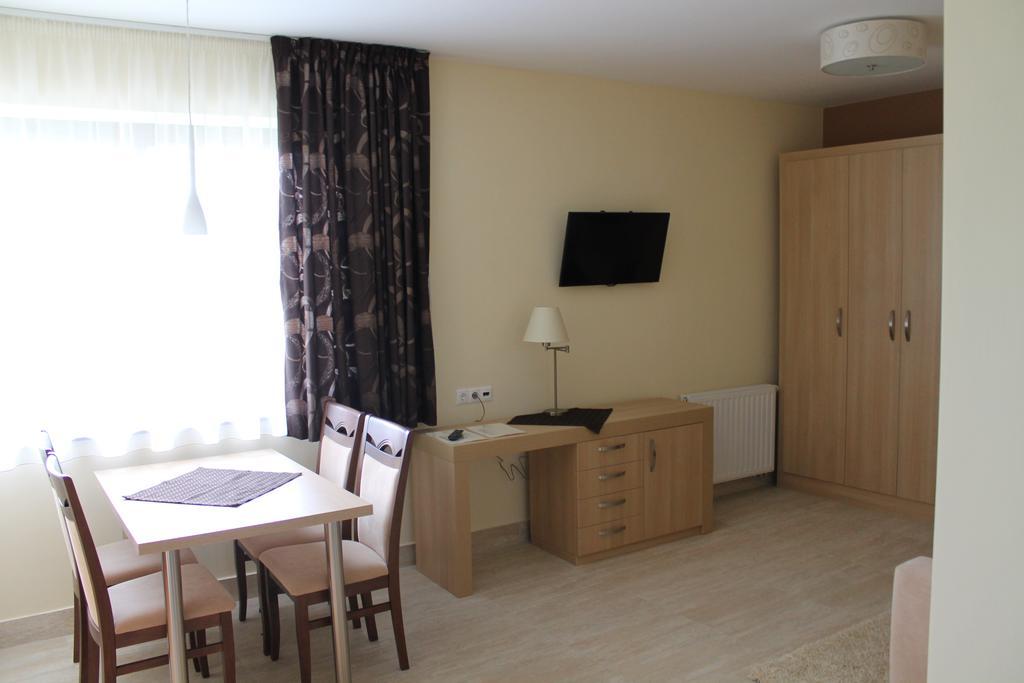 Hotel Tiffan'S Pinceszet Es Panzio Villány Zewnętrze zdjęcie