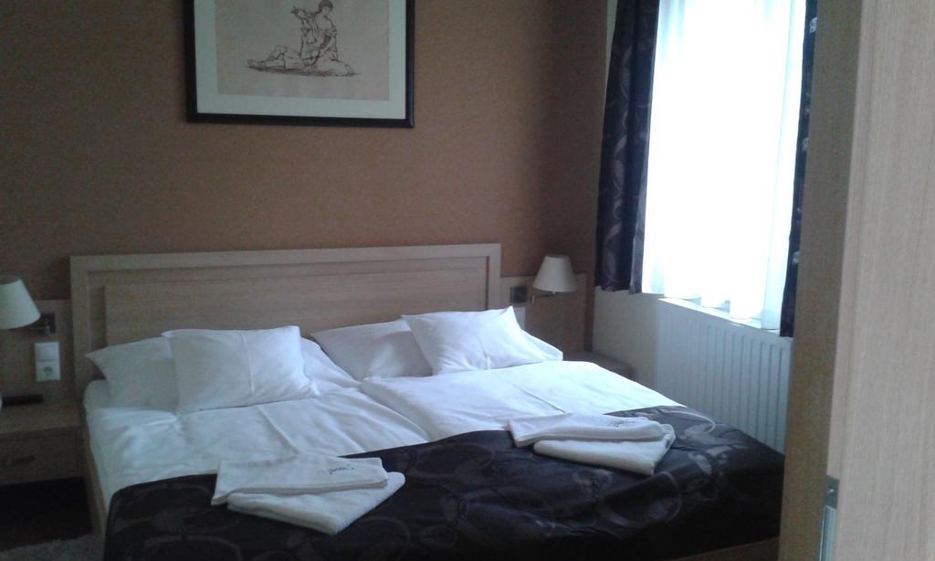 Hotel Tiffan'S Pinceszet Es Panzio Villány Zewnętrze zdjęcie